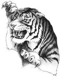 Atakujący tygrys wzór tatuażu