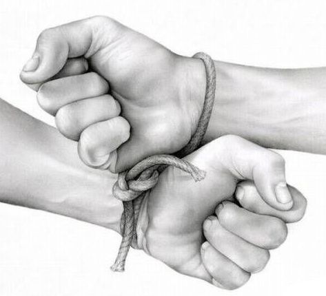 Dwie dłonie wzór tatuażu