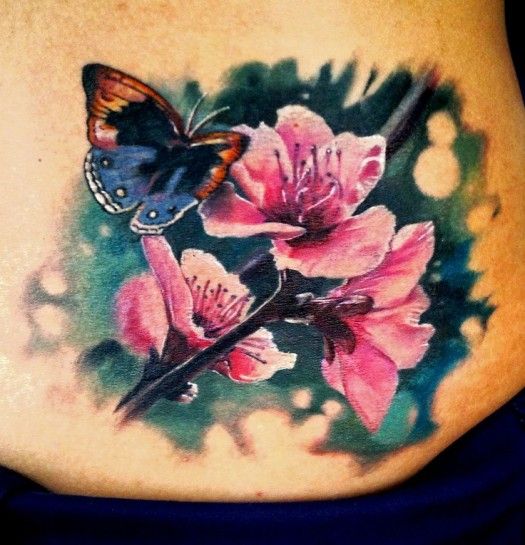 Motyl i kwiaty wiśni tatuaż