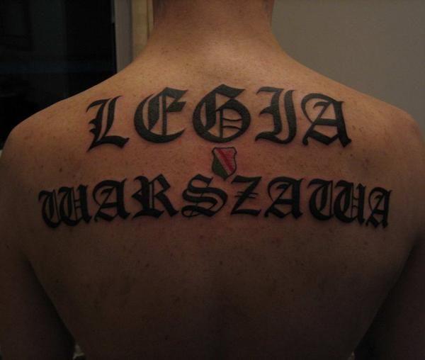 Napis Legia Warszawa tatuaż