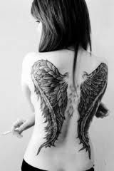 Tatuaż czarne skrzydła