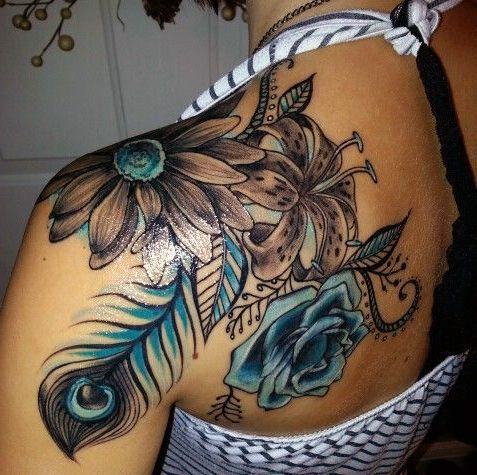 Tatuaż kwiaty i pawie pióro