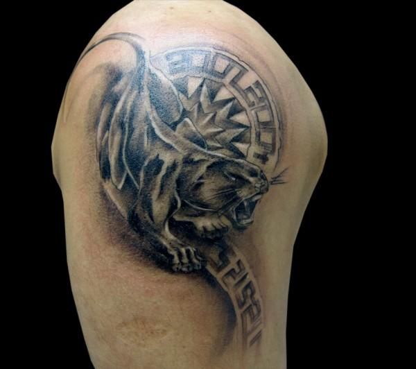 Tatuaż z czarną panterą