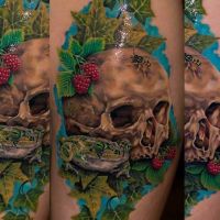 Czaszka i żaba wśród liści tatuaż