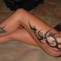 Dwa tribale na nodze tatuaż