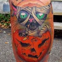 Halloween tatuaż z dynią i kotem