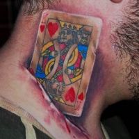 Karta król czerwo tatuaż
