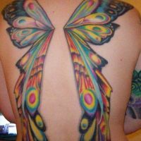 Kolorowe skrzydła motyla tatuaż