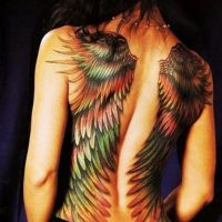 Kolorowe skrzydła na plecach