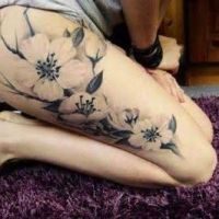 Kwiat wiśni tatuaż