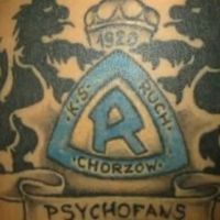 Niebieskie logo Ruch Chorzów tatuaż