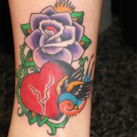 Pęknięte serce ptak i róża tatuaż