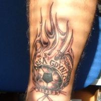 Piłka w ogniu Arka Gdynia tatuaż