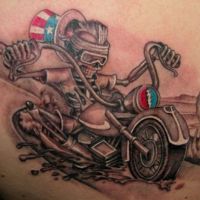 Szkieletor na motorze tatuaż