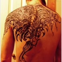 Tatuaż ze smokiem na plecach