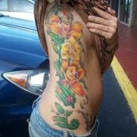 Żółte i pomarańczowe orichee tatuaż